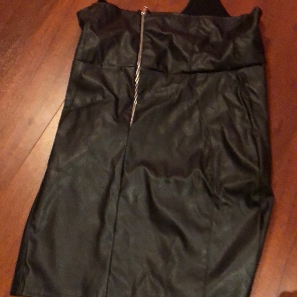 High waist black leather skirt - Picture 2 of 2